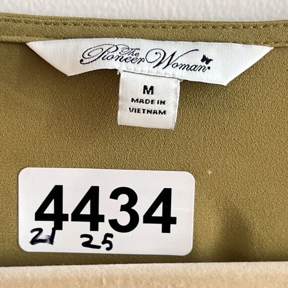 The Pioneer Woman Green Embroidered Sharkbite Top Boho Hippy Casual Moss Medium - Picture 3 of 8